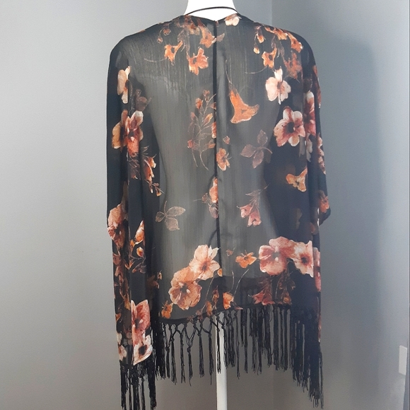 Dynamite semi sheer fringed open front kimono floral shawl Med to Large - Picture 5 of 8
